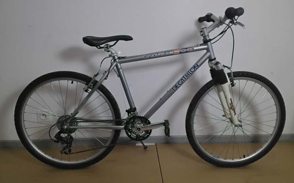 Decathlon gris et blanc
